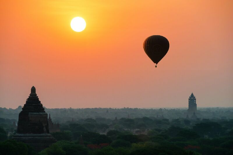 Myanmar (hay còn được gọi là Burma) – đất nước mới chỉ mở cửa sau một thời gian dài cấm vận, chứa đựng vô vàn nét đẹp không chỉ ở cảnh sắc mà còn cả ở văn hóa. Chính điều đó, vùng đất này đã được tôi lựa chọn trong chuyến hành trình tuổi trẻ của mình.